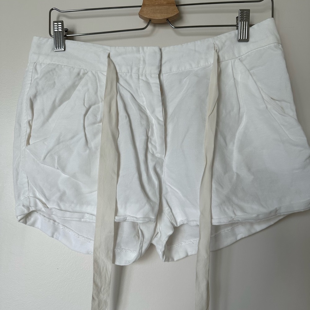 Aritzia Wilfred Allegra Shorts Size 4.